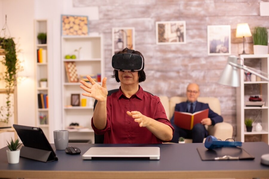 old elderly woman using vr virtu