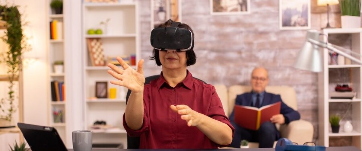 old-elderly-woman-using-vr-virtu